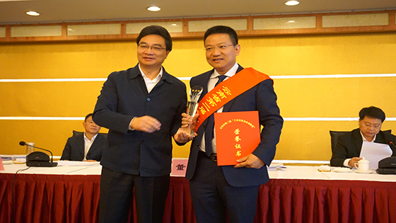 抖圈信息党委书记、董事长、总裁徐宏灿荣获云南省第二届“工业发展杰出贡献奖”